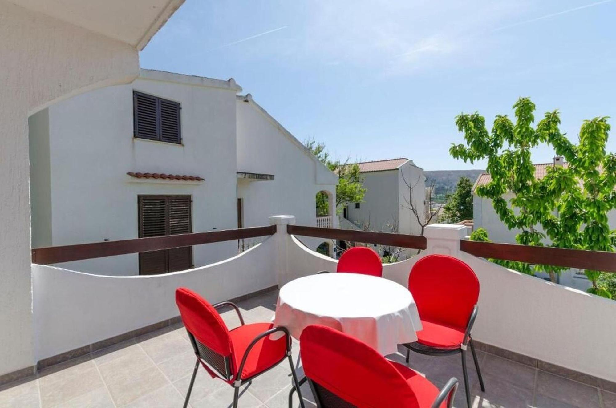 Apartments Spavalo Паг Экстерьер фото