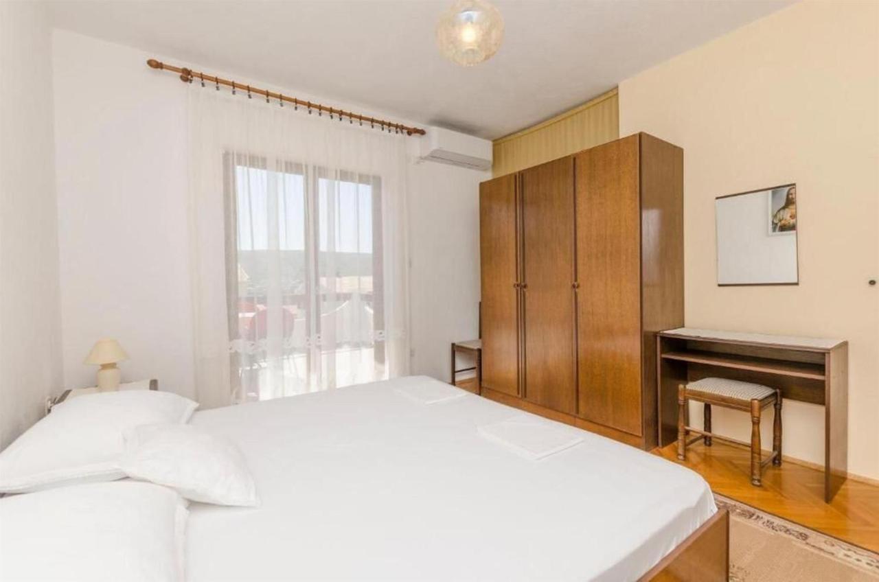 Apartments Spavalo Паг Экстерьер фото