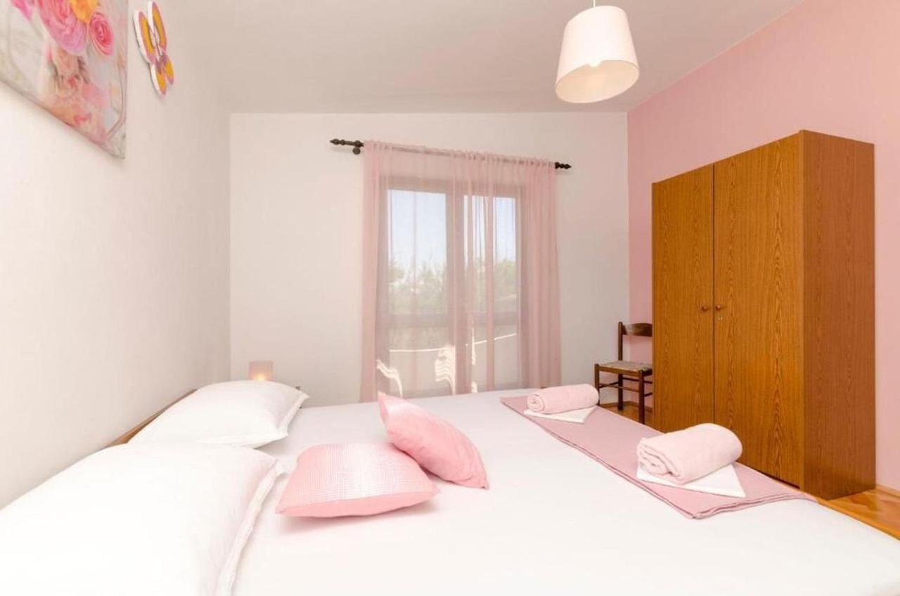 Apartments Spavalo Паг Экстерьер фото