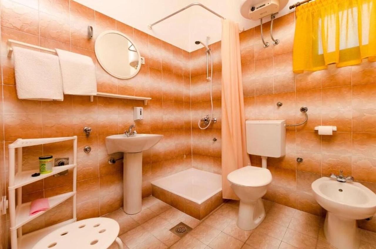 Apartments Spavalo Паг Экстерьер фото