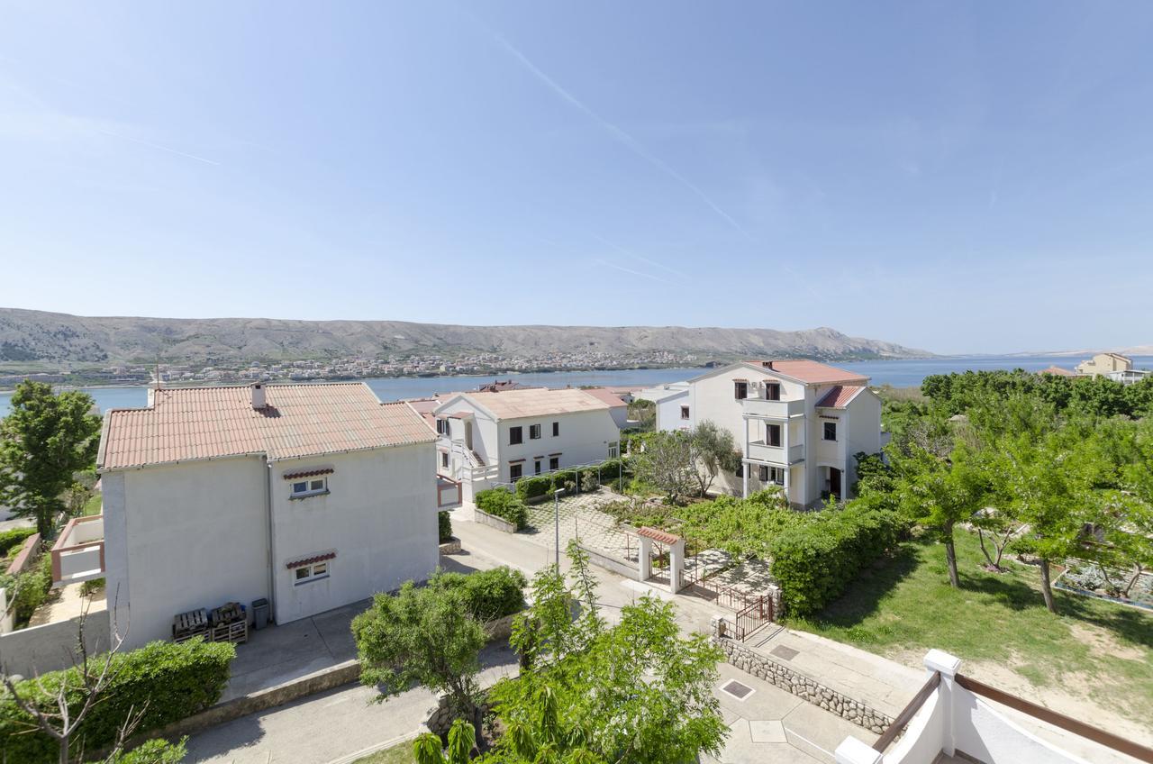 Apartments Spavalo Паг Экстерьер фото