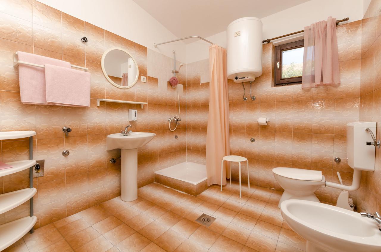 Apartments Spavalo Паг Экстерьер фото