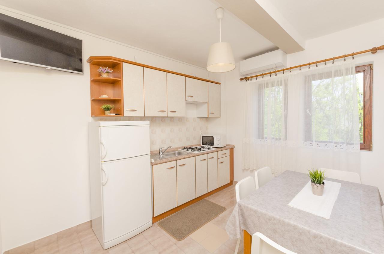 Apartments Spavalo Паг Экстерьер фото