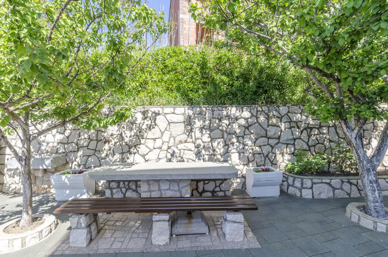 Apartments Spavalo Паг Экстерьер фото